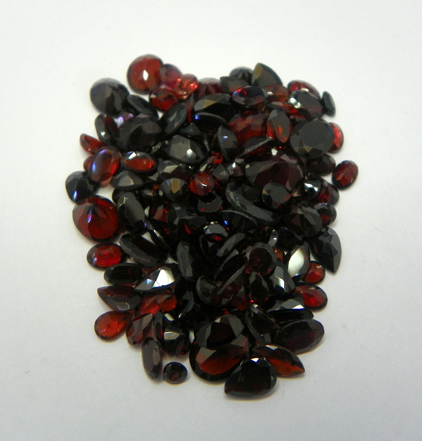 Natural Garnet Stone Lot, IF Clarity, Transparent and not enhanced, facetted and very good Cut Grade