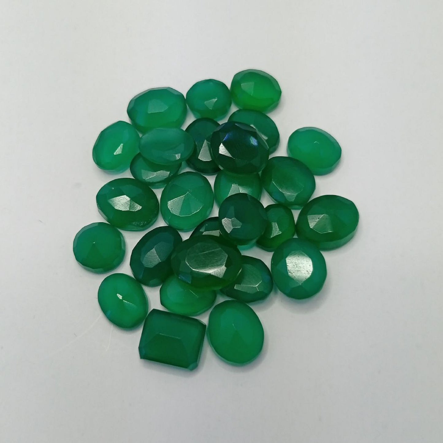 Green Onyx Lot with Weight of 103.68 ct. and very good Cut Grade, Translucent and SI Clarity