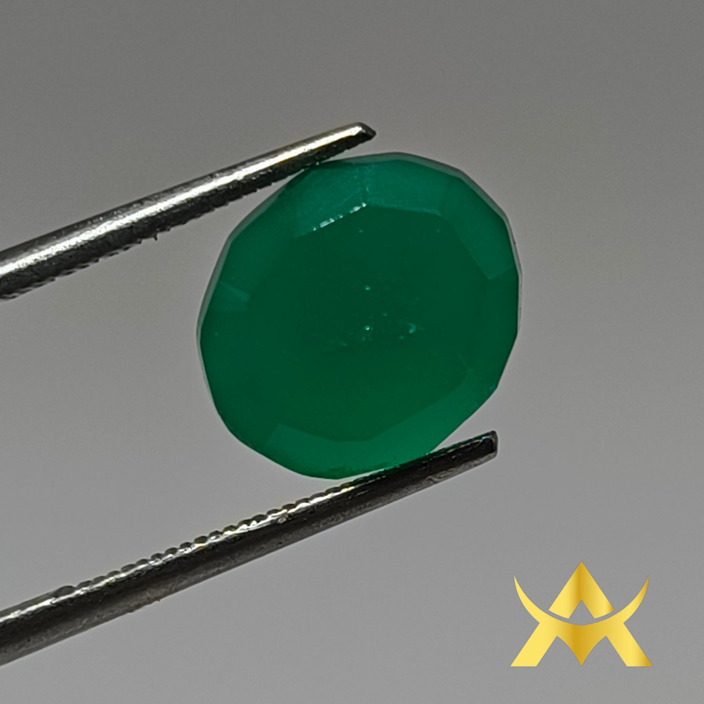 Green Onyx 4.78 ct. Oval facetted, SI Clarity and Translucent, perfect for Ring or Pendant