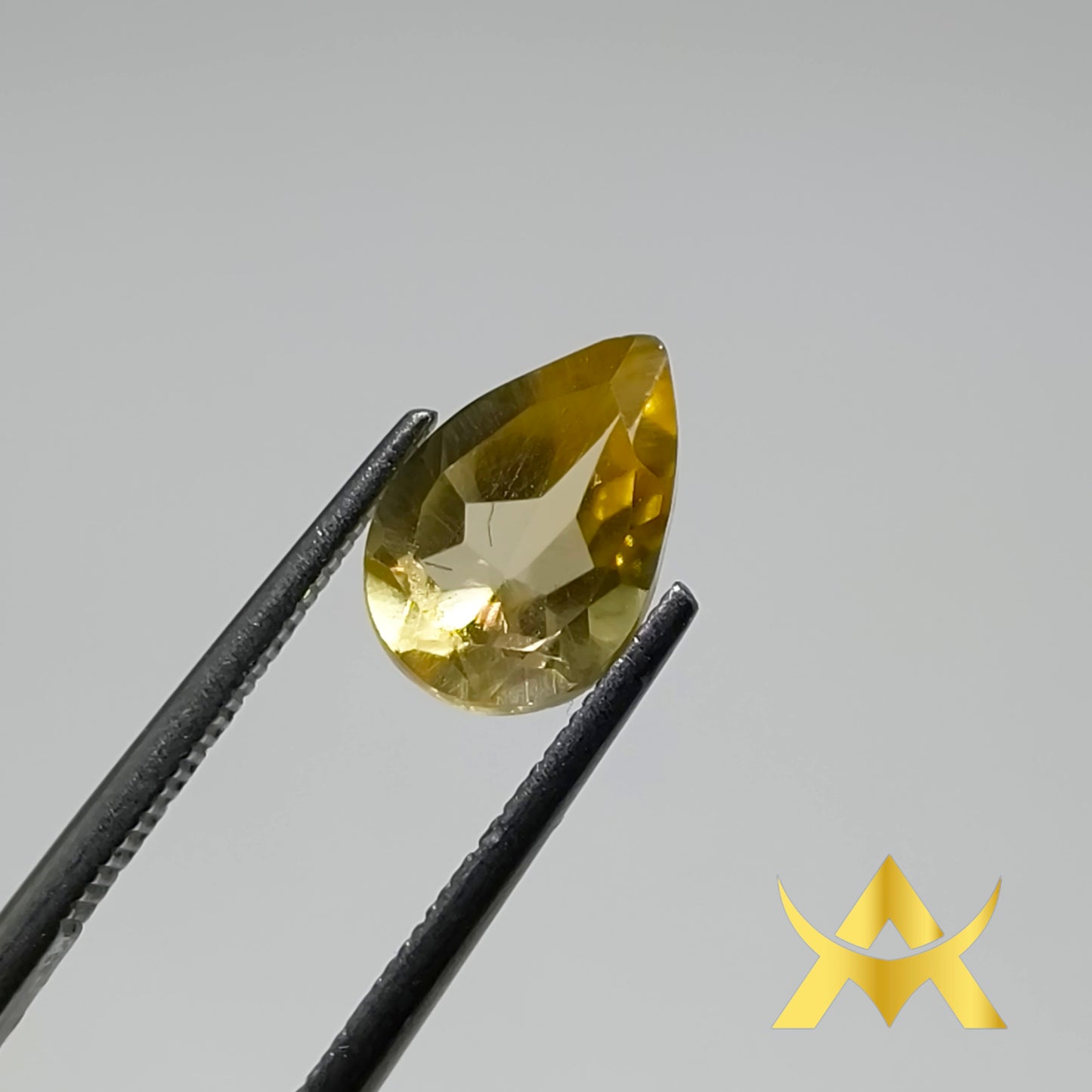 Yellow Quartz 1.72 ct. Unheated and Untreated, IF Clarity with Transparent Transparency and very Good Quality