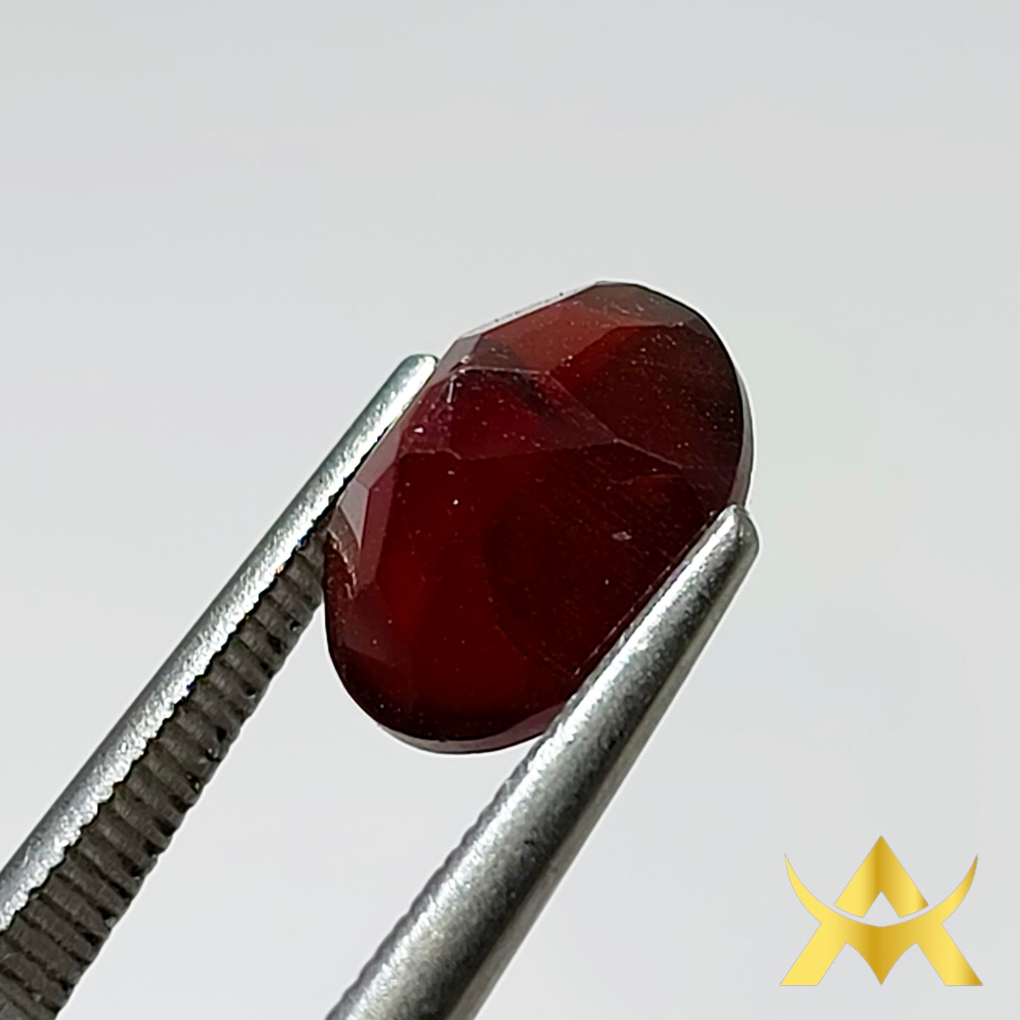 Garnet 3.39 ct. VVS1, Transparent and Not Enhanced with Very Good Quality