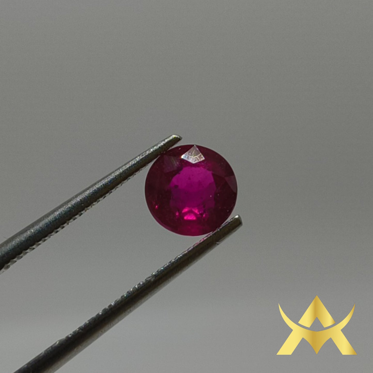 Natural Ruby 1.42 ct. Round facetted, Transparent and enhanced with VVS1 Clarity