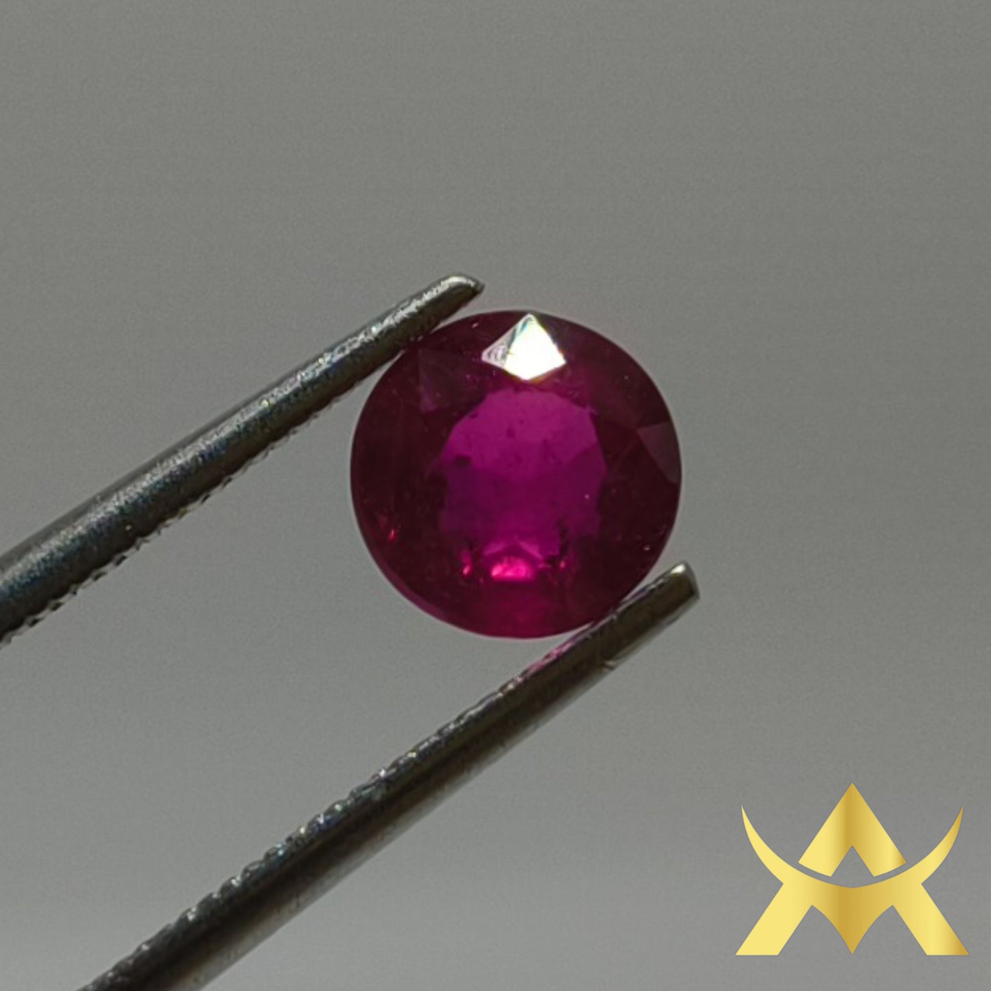 Natural Ruby 1.42 ct. Round facetted, Transparent and enhanced with VVS1 Clarity