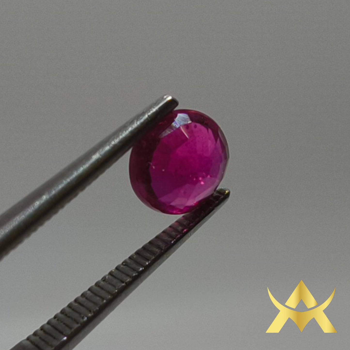 Natural Ruby 1.42 ct. Round facetted, Transparent and enhanced with VVS1 Clarity