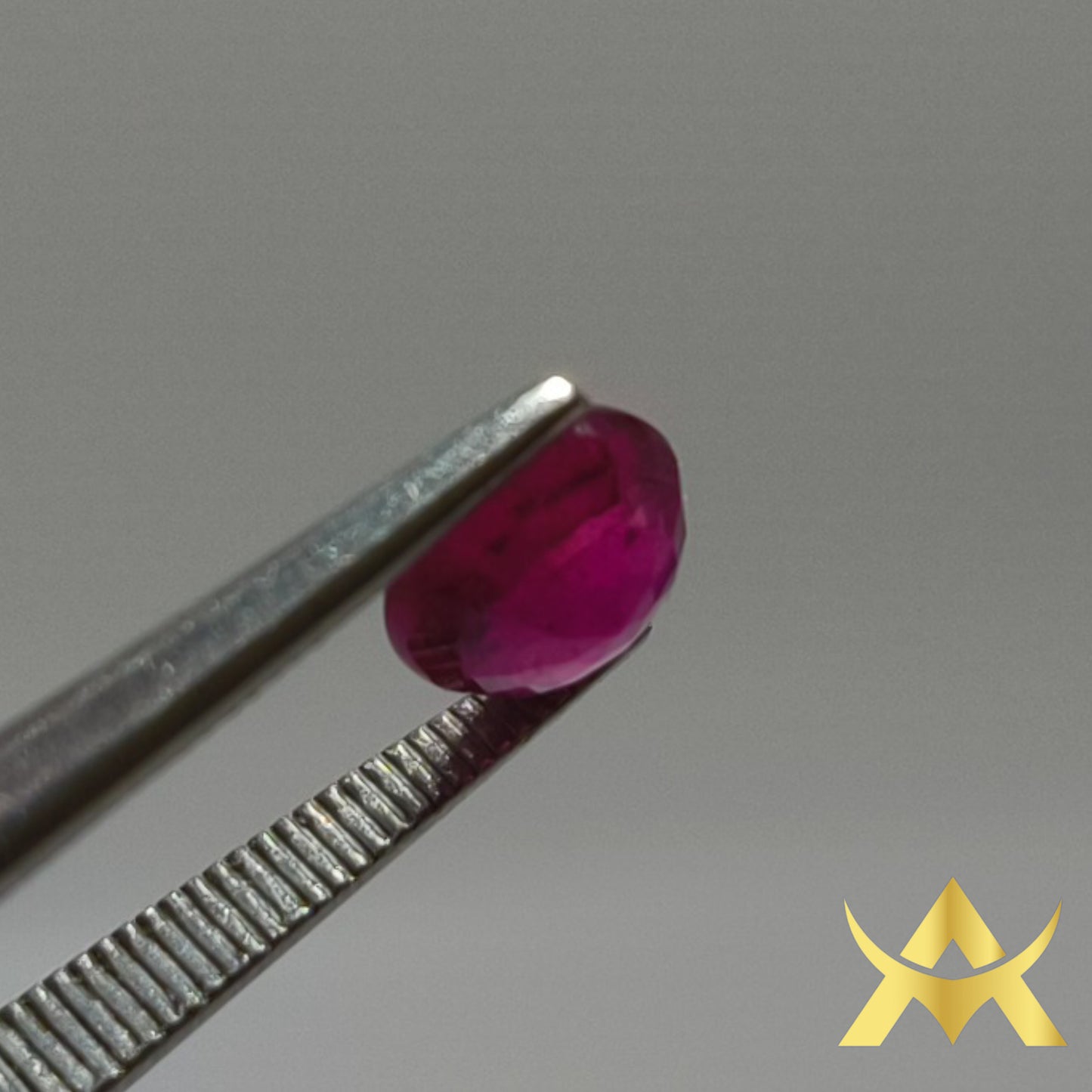 Natural Ruby 1.42 ct. Round facetted, Transparent and enhanced with VVS1 Clarity