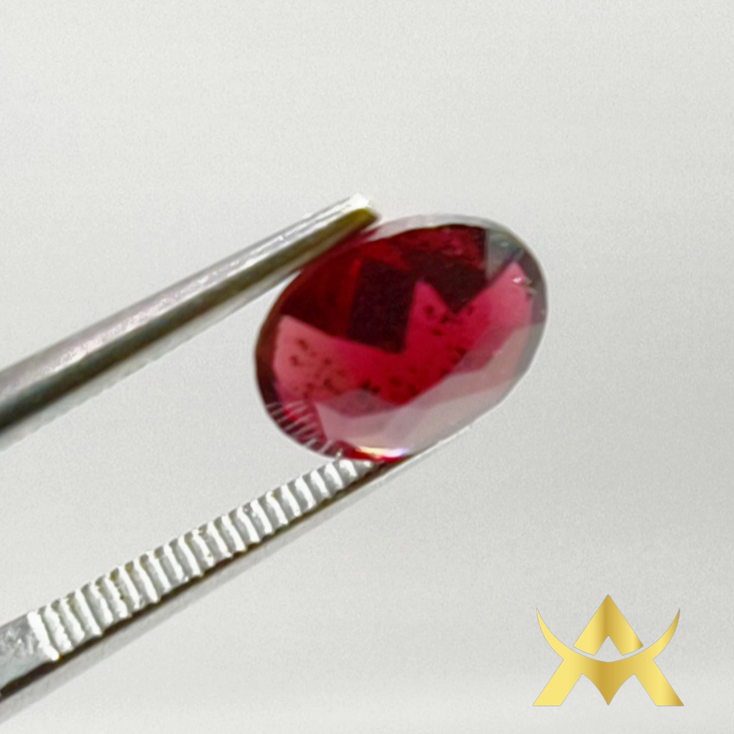 Granat 2.36 ct. Transparent, Not Enhanced, Cut Grade Excellent with VVS1 Clarity