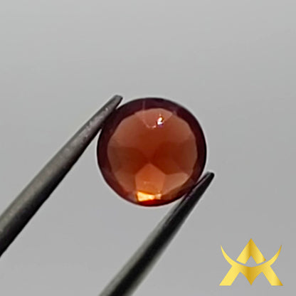 Garnet 0.89 ct. Round facetted, Transparent and nicht Enhanced with Excellent Cut Grade