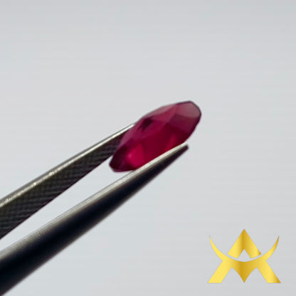 Garnet 1.28 ct. Marquise facetted, Transparent and nicht Enhanced with Excellent Cut Grade