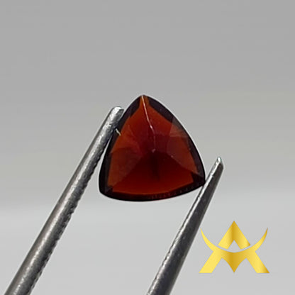 Garnet 1.19 ct. Trillion facetted, Transparent and nicht Enhanced with Excellent Cut Grade