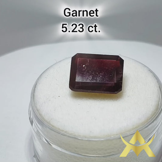 Natural Garnet 5.23 ct. Not enhanced and Transparent with VS1 Clarity and very Good Quality