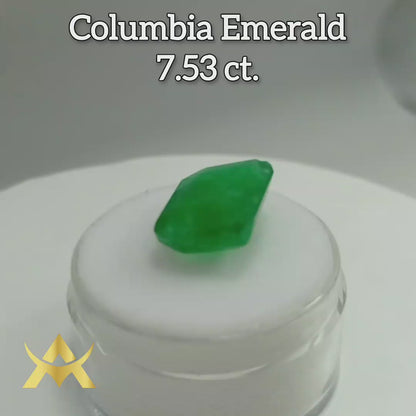 Emerald, Not Enhanced, Emerald Cut,  SI Clarity with Very Good Cut Grade