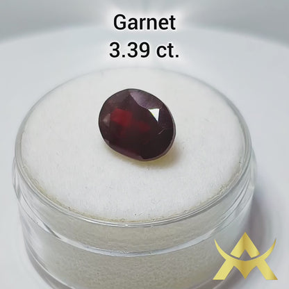 Garnet 3.39 ct. VVS1, Transparent and Not Enhanced with Very Good Quality