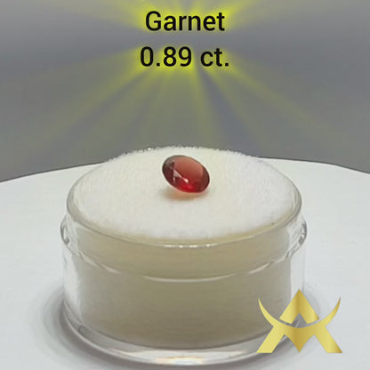 Garnet 0.89 ct. Round facetted, Transparent and nicht Enhanced with Excellent Cut Grade