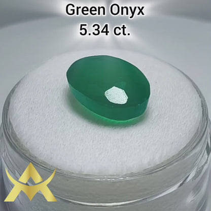 Green Onyx from United State, Not Enhanced with SI2 Clarity and Translucent Transparency